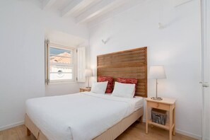 2 bedrooms, iron/ironing board, travel crib, WiFi - Setubal Downtown Bocage II (Setúbal)