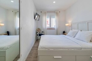 2 bedrooms, desk, iron/ironing board, travel crib - Setúbal Downtown Garden (Setúbal)