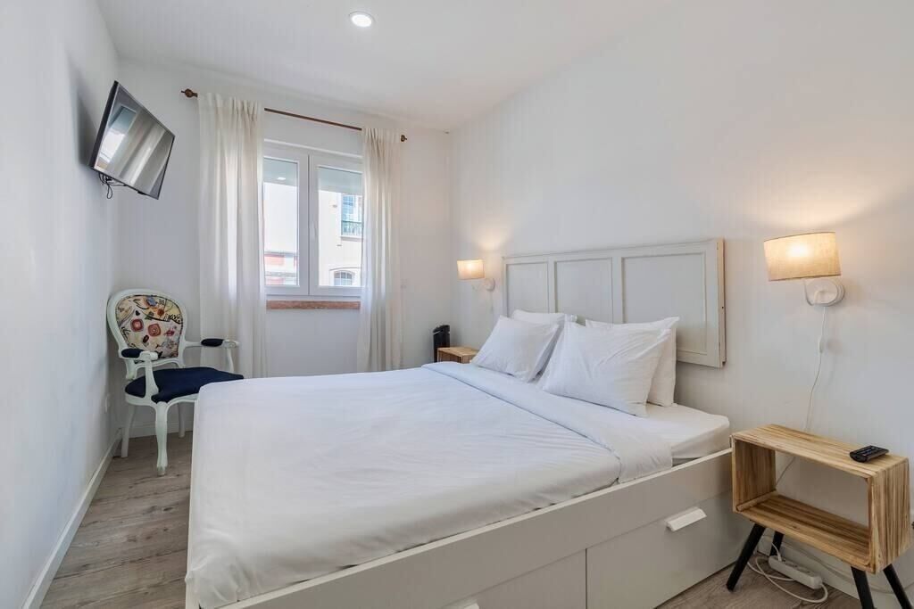 2 bedrooms, desk, iron/ironing board, travel cot