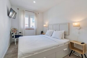 2 bedrooms, desk, iron/ironing board, travel cot - Setúbal Downtown Garden (Setúbal)