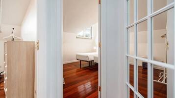 2 bedrooms, iron/ironing board, travel cot, WiFi