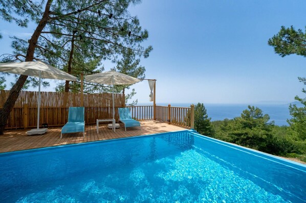 Bungalow Deluxe | Ropa de cama de alta calidad y minibar 