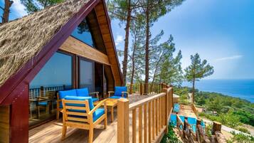Deluxe Bungalow | Premium bedding, minibar, in-room safe, desk