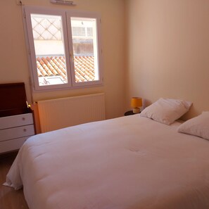 2 bedrooms, iron/ironing board, free WiFi