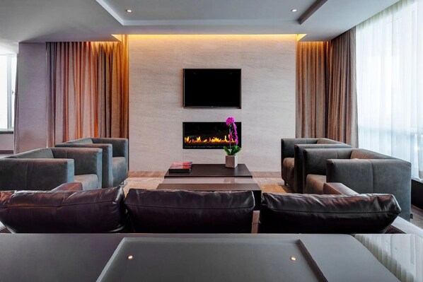 Interior - The Oceanic Sportel (Ko Kaeo)