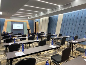 A conference room with tables, chairs, and a presentation screen. - The Oceanic Sportel (Ko Kaeo)