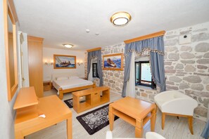 3 Schlafzimmer, Zimmersafe, Schreibtisch, Bügeleisen/Bügelbrett