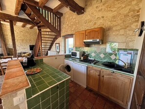 Fridge, microwave, oven, stovetop - Maison 3 Chambres et 3 Salles de Bains (Beaumont-en-Véron)