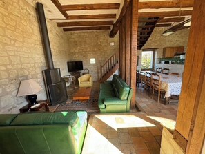 Smart TV, DVD player - Maison 3 Chambres et 3 Salles de Bains (Beaumont-en-Véron)