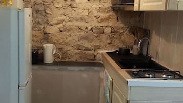 Geladeira, micro-ondas, fogĂŁo, cooktop