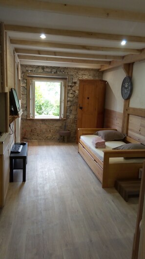 1 bedroom, free WiFi, bed sheets