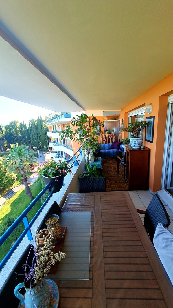 Outdoor dining - Promo Juillet !! Tres Beau T2 Residence Standing Piscine Tennis 5 MTS Plages (Cannes)