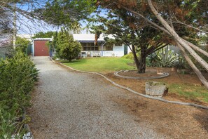 Property grounds - .Beach getaway, pet friendly, coastal vibe (Aldinga Beach)