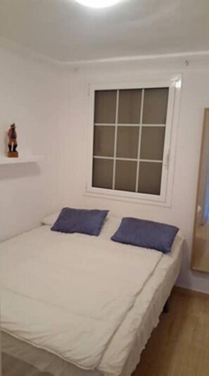 2 bedrooms, soundproofing, iron/ironing board, WiFi