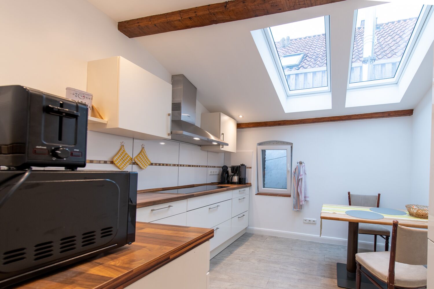 Frigorífic, microones, placa de cuina i rentaplats 