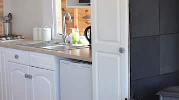 Cabin | Private kitchen | Fridge, microwave, oven, stovetop