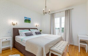 3 chambres, lit parapluie, Wi-Fi gratuit, draps fournis