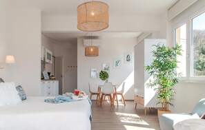 Tabla de planchar con plancha, cuna de viaje y wifi gratis 