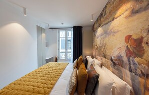 1 chambre, coffre-fort, fer et planche Ă repasser