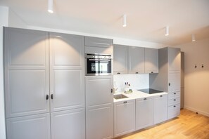 Réfrigérateur, micro-ondes, four, lave-vaisselle