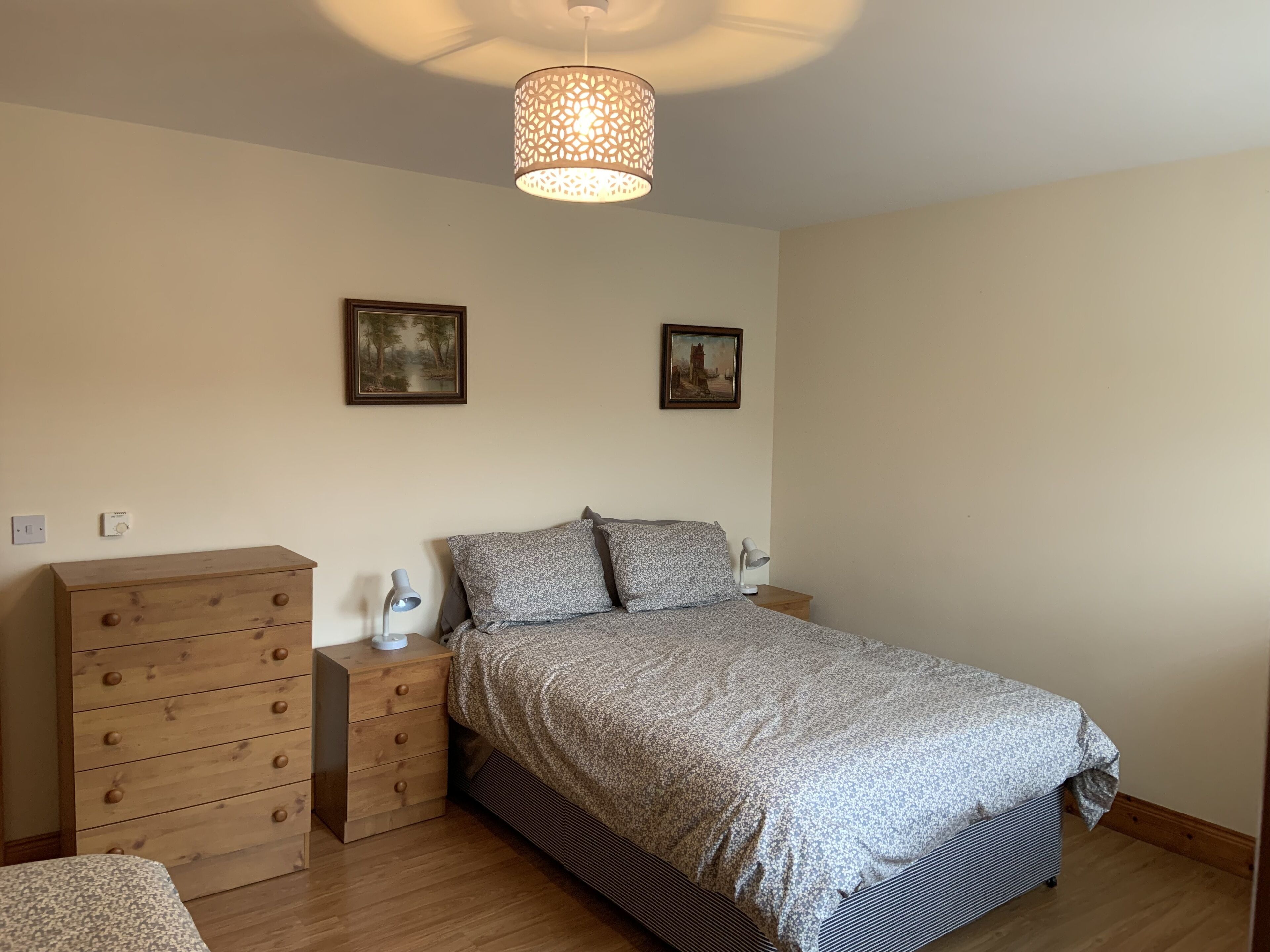 3 dormitorios, escritorio, tabla de planchar con plancha y wifi gratis