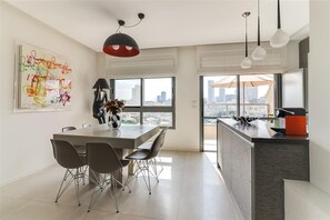 Dining - LUXURY DUPLEX w/ HUGE TERRACE & OCEAN VIEW (תל אביב יפו)