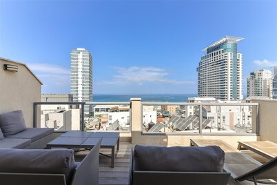 LUXURY DUPLEX w/ HUGE TERRACE & OCEAN VIEW