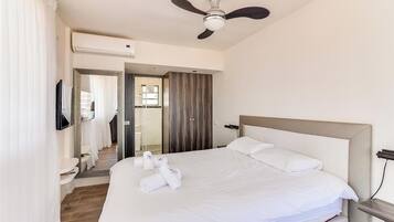 3 bedrooms, desk, iron/ironing board, travel crib