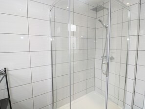 Cottage | Bathroom | Shower