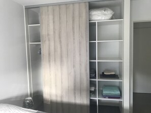 2 chambres, fer et planche Ă repasser, Wi-Fi, draps fournis