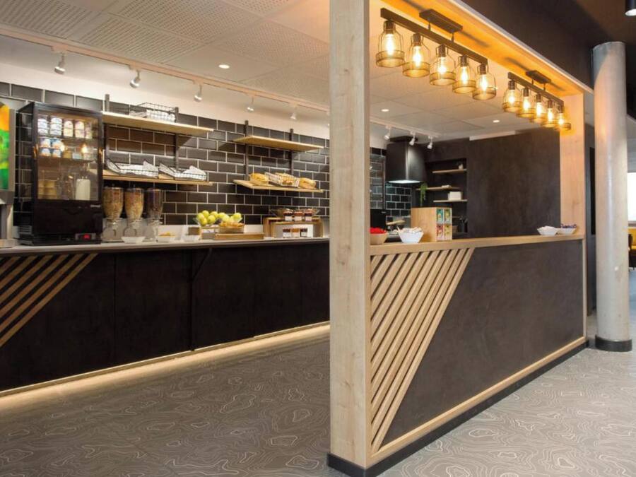 Daily buffet breakfast (EUR 9.90 per person)