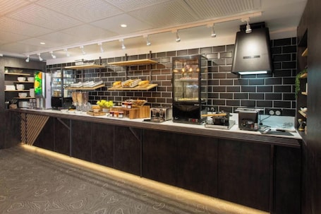 Daily buffet breakfast (EUR 9.90 per person)