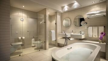 Presidential Room | Free minibar, in-room safe, laptop workspace, blackout drapes