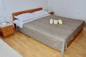 2 bedrooms, bed sheets