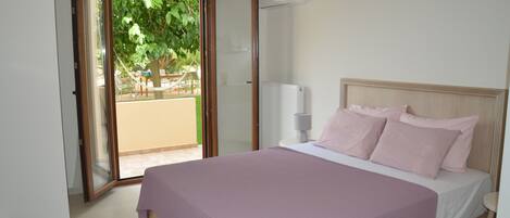 2 bedrooms, iron/ironing board, travel cot, WiFi