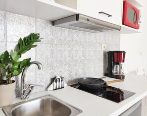 Fridge, microwave, stovetop, toaster