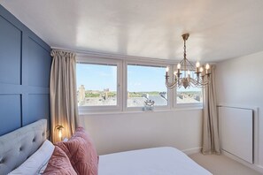 2 chambres, fer et planche à repasser, accès Internet, draps fournis