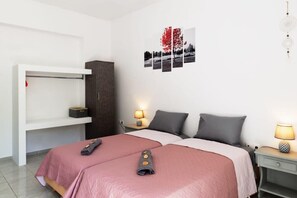 3 bedrooms, iron/ironing board, WiFi, bed sheets