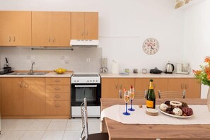 Frigorifero, microonde, macchina per tè/caffè, tostapane