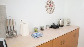 Fridge, microwave, coffee/tea maker, toaster