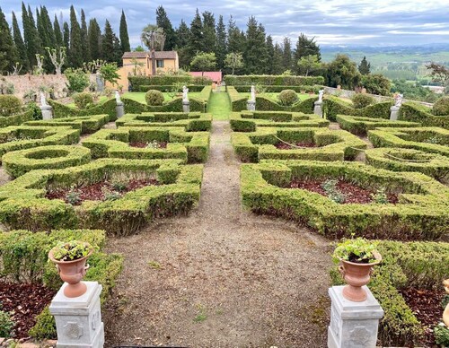 The garden house is located within the grounds of the  historic Villa Meleto 