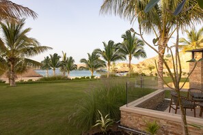Rumah, pemandangan samudra (Summerhouse with Garden and Pool) | Pemandangan pantai/laut