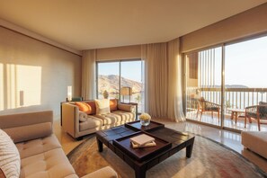 Egyptian cotton sheets, premium bedding, memory foam beds, minibar - Jumeirah Muscat Bay (Muscat)