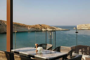 5 restaurants, breakfast, lunch, dinner served; international cuisine - Jumeirah Muscat Bay (Muscat)