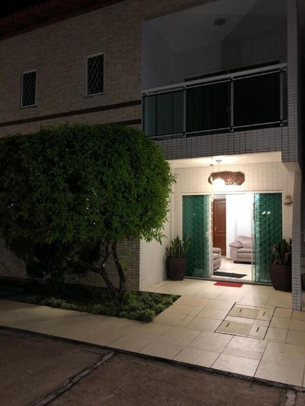 تفاصيل الفندق من الخارج