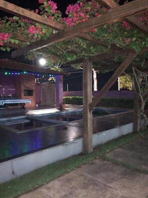 المنطقة المحيطة بالمنشأة