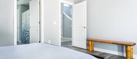 4 chambres, fer et planche à repasser, Wi-Fi, draps fournis