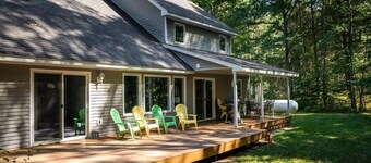 Bissell Creek Woodside Cottage - Dog Friendly with Hot Tub!