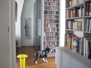 Interior - Stylish Private Suite + Sunny Balcony Paris (Paris)