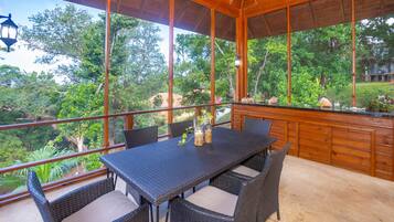 House, 3 Bedrooms | Balcony